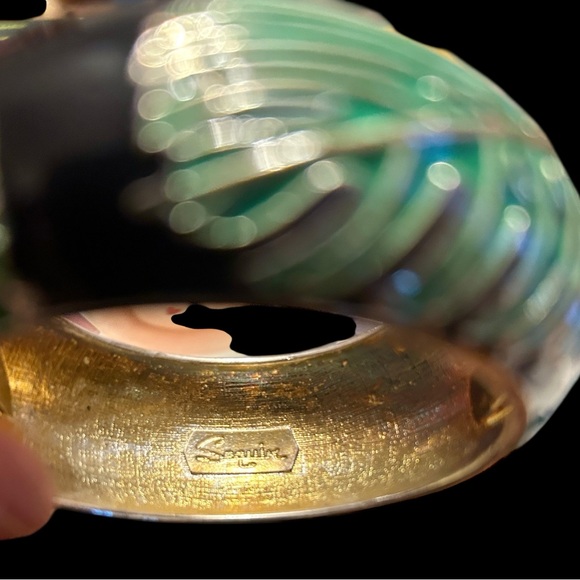 SEQUIN Enamel Clamper Bracelet Black w Large Green Leaves NEW - Picture 2 of 6